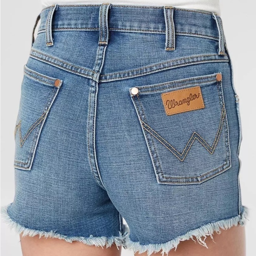 Wrangler Vintage-Inspired Frayed Cut-Off High Waist Denim Jean Shorts, Size 29 - Picture 5 of 8